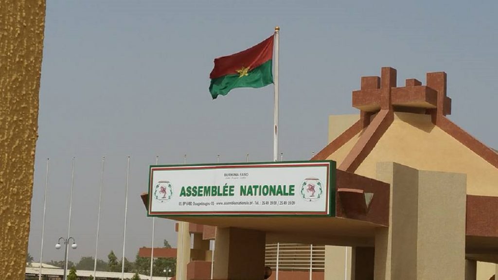 Burkina: l’assemblée nationale dénonce l’utilisation abusive de ses symboles.