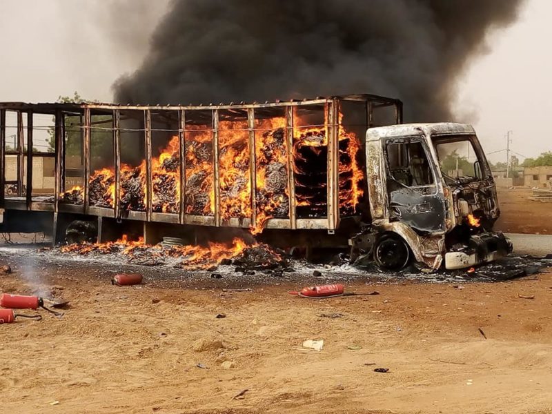 Tenkodogo: Un camion de ravitaillement de la CAMEG et son contenu consumés