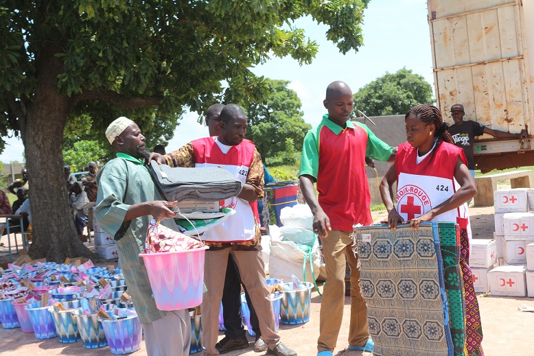 La Croix-Rouge burkinabé aide des milliers de personnes touchées par les inondations,avec l’appui de la FICR