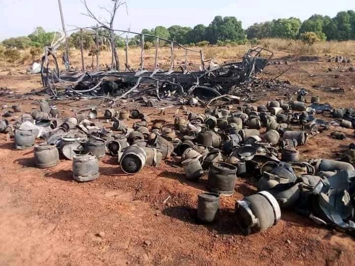 Violent feu de véhicule de transport de bouteilles de gaz à beregadougou ( RN1)