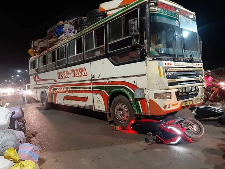 Ouagadougou : un car fauche deux motocyclistes