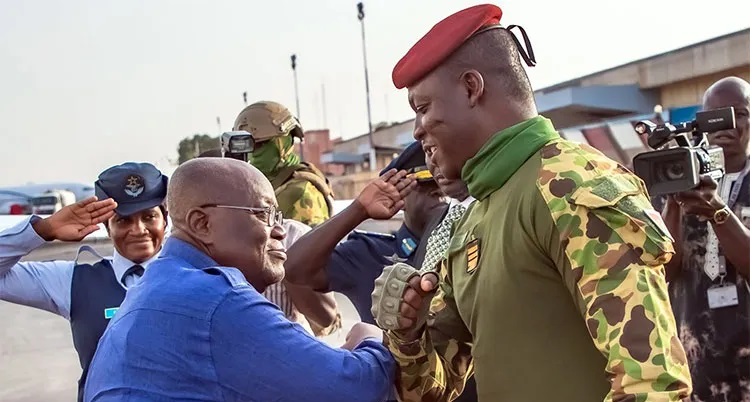 Nana Akufo-Addo , le président du Ghana est à Ouagadougou