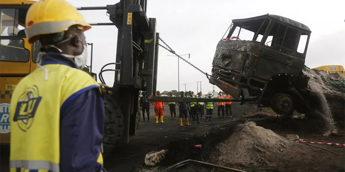 Nigéria : Une collision entre deux camions a causé une explosion, tuant plus de 50 personnes.