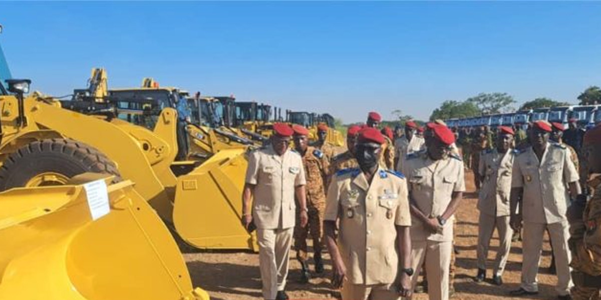 L'armée burkinabè reçoit un important lot de matériels logistiques