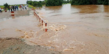 Banfora : Le pont de Tarfila submergé par les intempéries