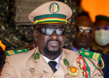 Mamadi Doumbouya se promeut général d'armée et élève plusieurs officiers au rang de général