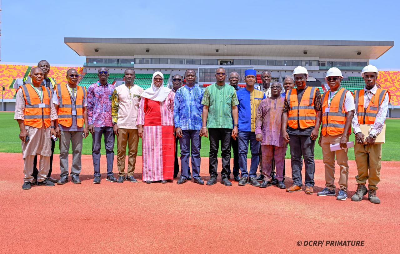 Rénovation du Stade du 4-Août : le Premier ministre satisfait de l’avancement des travaux
