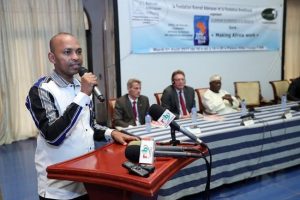 Dédicace d&rsquo;ouvrage: Tahirou Barry préside la cérémonie au…