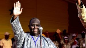 Macky Sall nomme son frère et crée la…