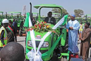 Agriculture moderne: Le Président du Faso remet des…