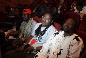 Ciné droit libre: la mascotte arrêtée sur scène…