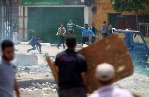 Egypte: Heurts nocturnes au Caire après le décès…