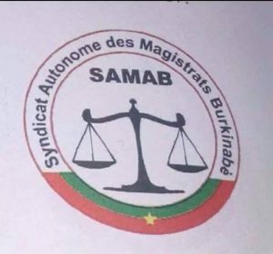 Burkina Faso :Le syndicat des magistrats suspend sa…