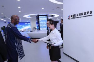 Le président du Faso visite à Pékin l’entreprise…