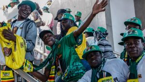Zimbabwe : la ZANU-PF rafle la majorité des…