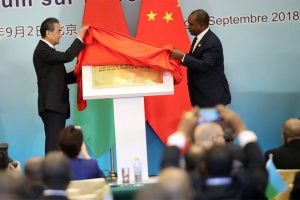 Coopération sino-burkinabè : le drapeau du Burkina flotte…