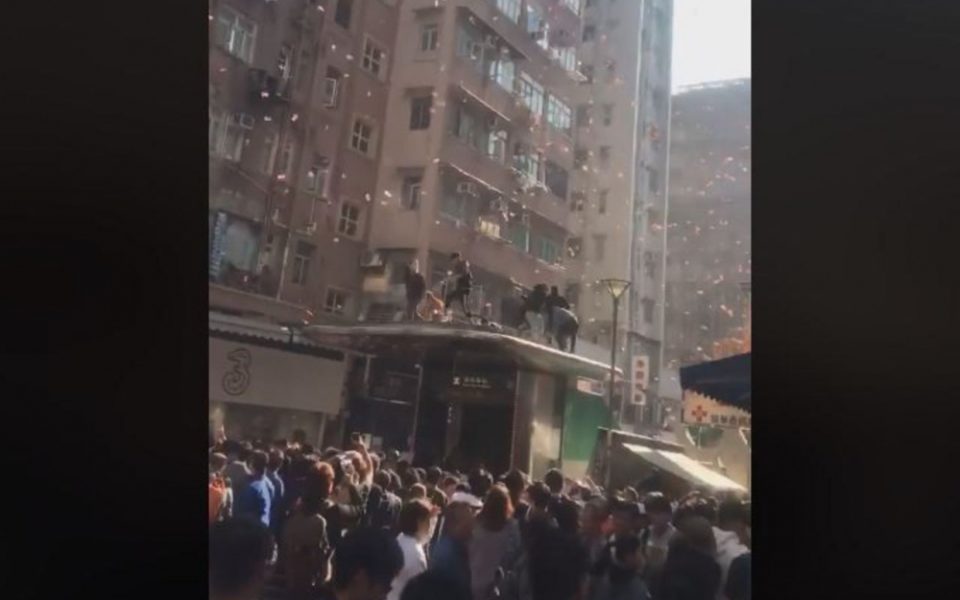 Hongkong : il fait tomber des billets de banque du ciel mais il est arrêté