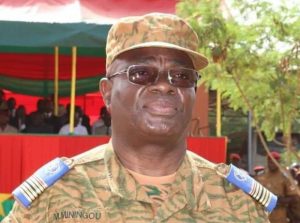 Sécurité: Le chef d’état-major général des armées limogé et remplacé le colonel major Moïse Minoungou