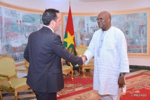 Aide humanitaire : bon niveau d’interaction de la croix rouge au Burkina Faso.