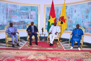 Soutien aux forces de défense et sécurité : les ambassadeurs du Burkina Faso apportent plus de 22 millions de FCFA.