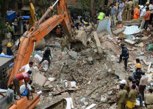 Inde: Effondrement à Bombay, le bilan s'alourdit à 13 morts