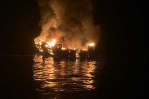 Californie: Incendie sur un bateau de tourisme, 34 personnes portées disparues