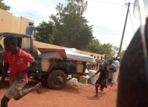 Mali (Sévaré): Des manifestants attaquent et pillent le camp de la MINUSMA