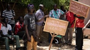 Burkina : un millier de personnes contre "le terrorisme et les bases étrangères"