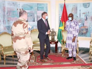 Renforcement des capacités des forces armées nationales : le président du Faso échange avec le Commandant des missions d’entraînement et de formation de l’Union européenne