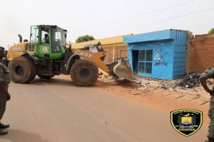 Ouagadougou: la police municipale désencombre la voix publique à Cissin
