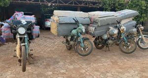 Lutte contre les trafics illicites : la Brigade Mobile des Douanes de Ouagadougou met fin à une importation en contrebande, de cigarettes et de cyanure.