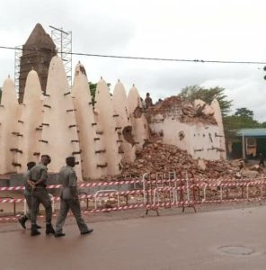 Grande Mosquée de Dioulassoba : tout le minaret s'est effondrer
