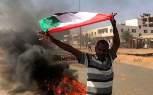 Soudan: état d'urgence et dissolution du gouvernement de transition