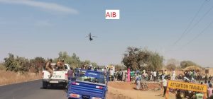 Putsch au Burkina: Scènes de liesse au passage d'un convoi militaire