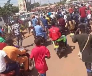 Bobo-Dioulasso : des manifestants demandent la démission du président Damiba