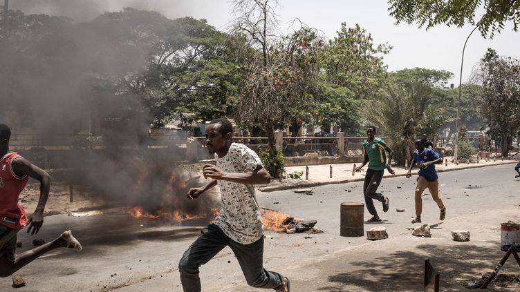 Sénégal: plus de 16 morts et 500 arrestations.