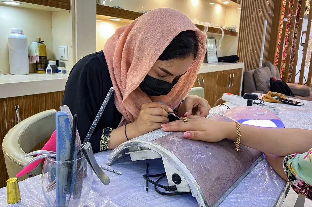 Afghanistan: les talibans ferment les salons de beautés