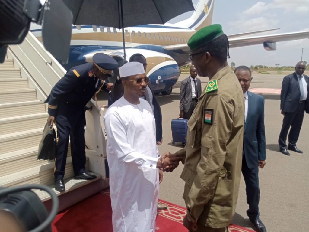 Coup d’État au Niger : Arrivée à Niamey du Président tchadien