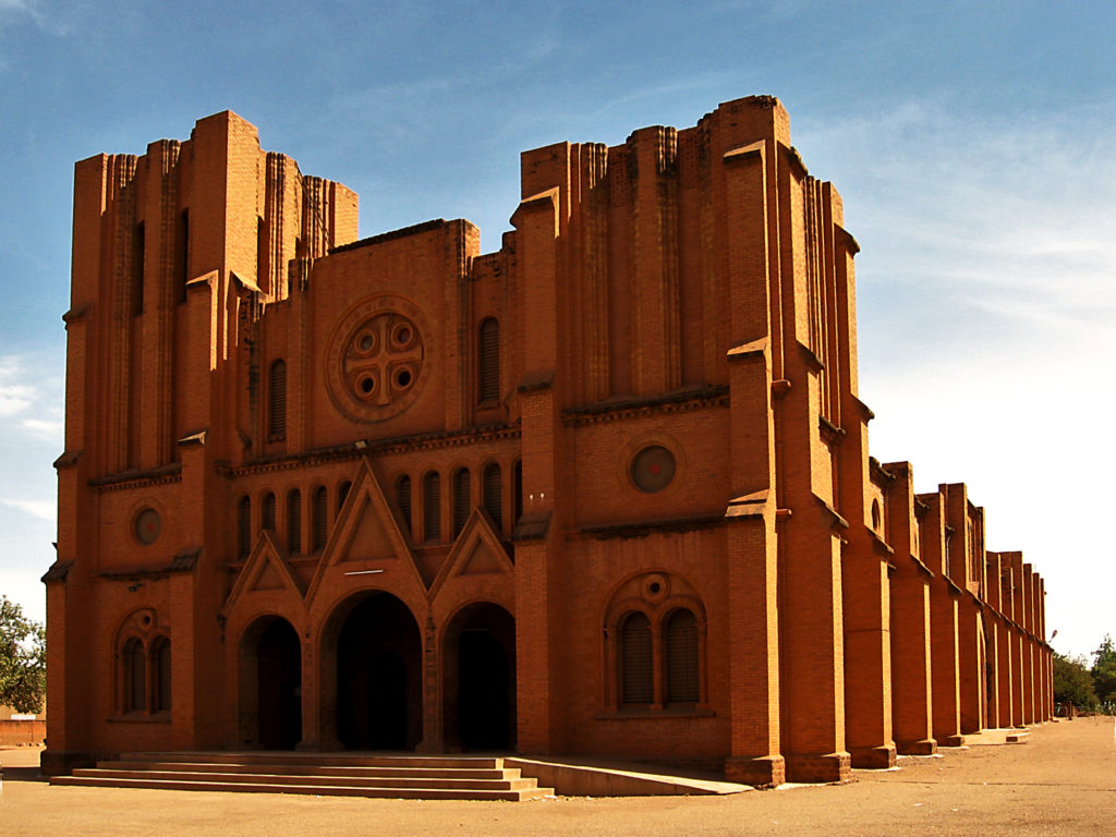 La Cathédrale de l’Immaculée Conception de Ouagadougou : Un Joyau de l’Architecture Religieuse en Afrique de l’Ouest