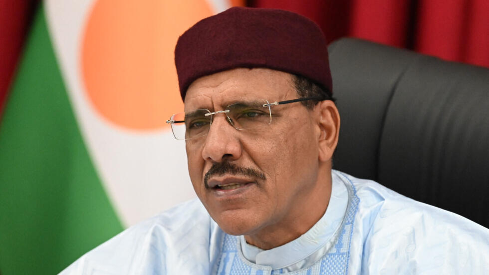 Niger: la junte annonce des poursuites contre Mohamed Bazoum pour « haute trahison »