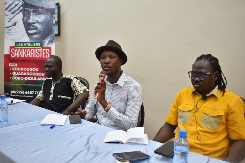 Ateliers sankaristes : jeunes et acteurs de la société civile discutent à Koudougou.