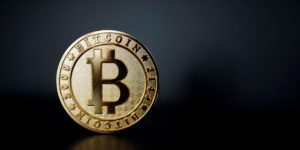 Boosté par Trump, le bitcoin dépasse les 90 000 dollars.