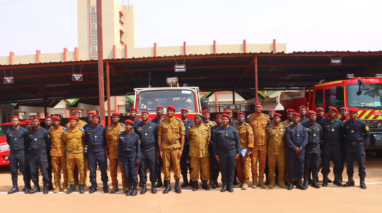 Tournée de prise de commandement : le Chef d'État-Major Général des Armées (CEMGA) à la Brigade Nationale de Sapeurs-Pompiers (BNSP)