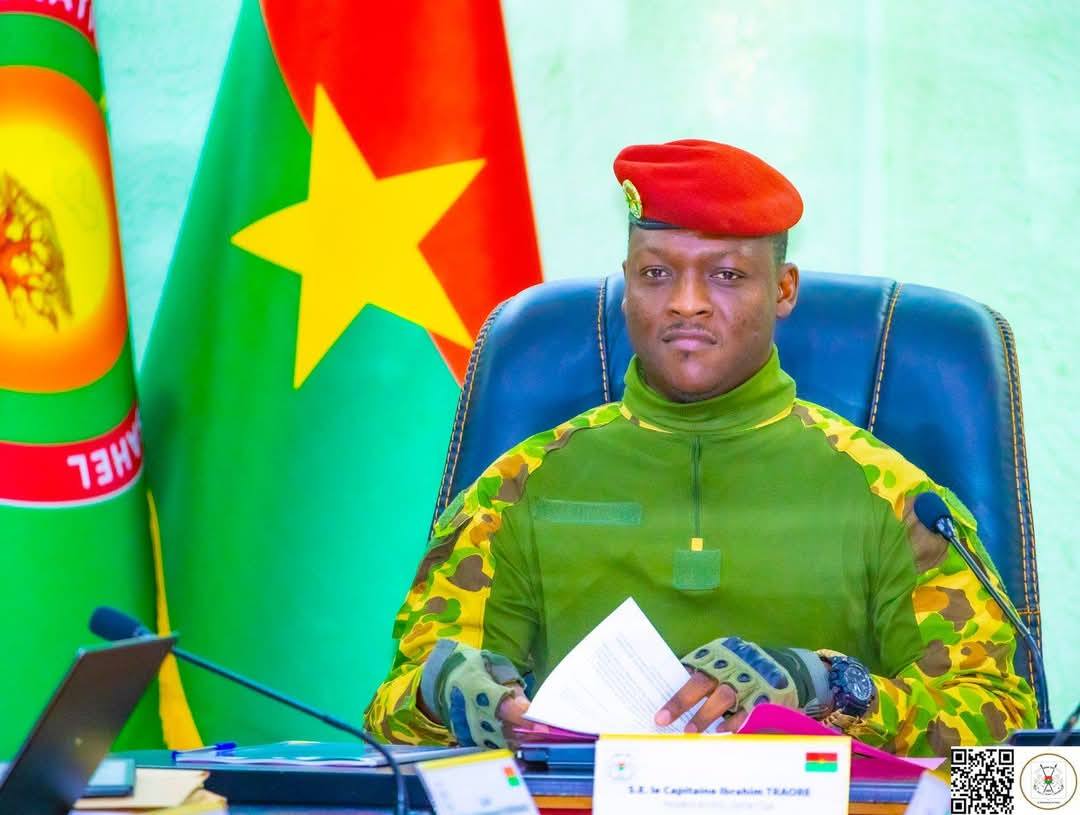 Capitaine Ibrahim Traoré : un leader panafricain adulé à travers le monde