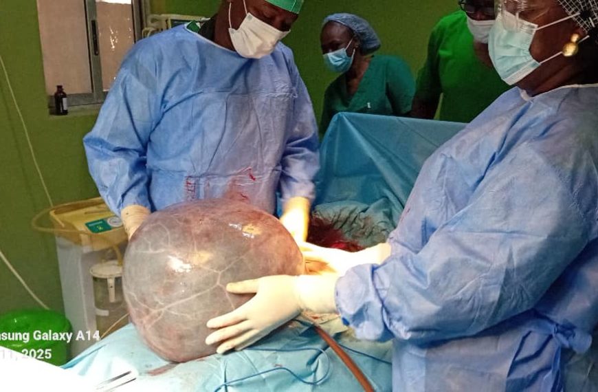 CHR de Tenkodogo : Une patiente opérée avec succès d’un kyste ovarien de 20 kg