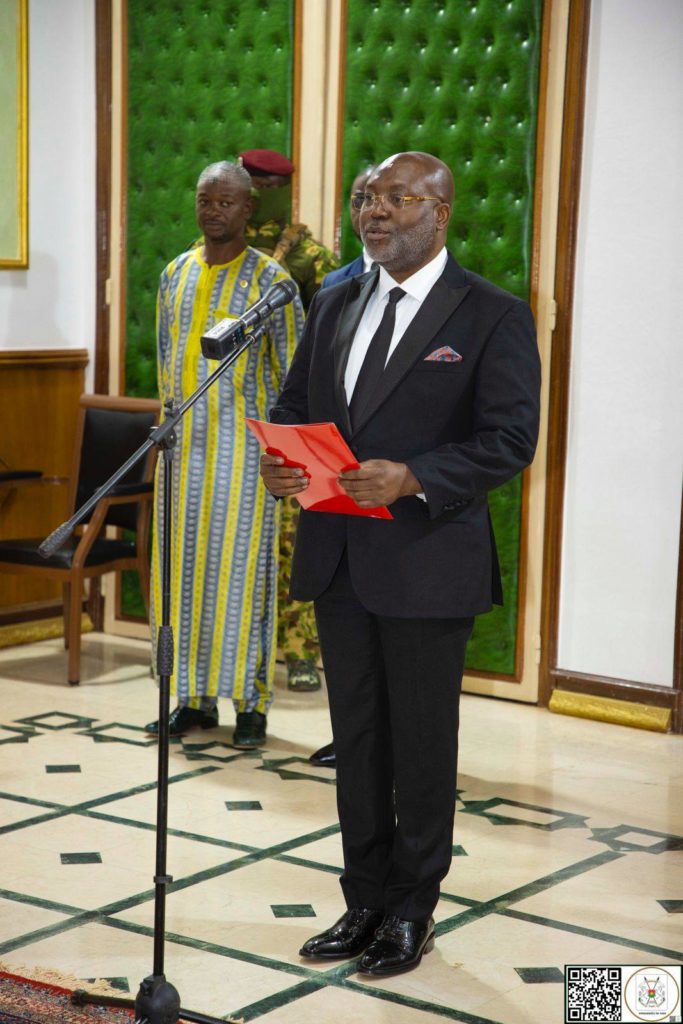 Diplomate de carrière, Monsieur Moïsés MBA NCHAMA occupé de hautes fonctions dans son pays
