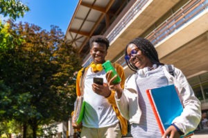 Lire une brochure d’école supérieure