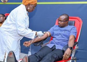 Don de sang au Burkina Faso : le Gouvernement donne l’exemple et appelle à la solidarité nationale