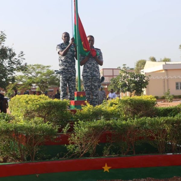 Montée des couleurs des FDS : un symbole fort de cohésion nationale