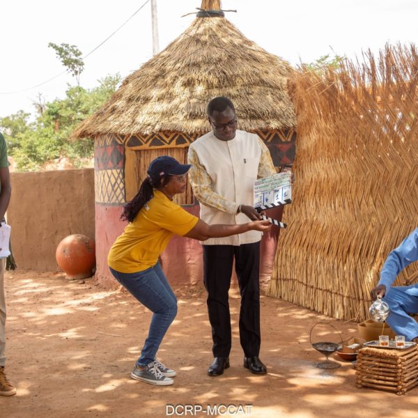 Promotion du cinéma burkinabè : le ministre Pingdwendé OUEDRAOGO soutient la série « Bienvenue à Kikidéni »